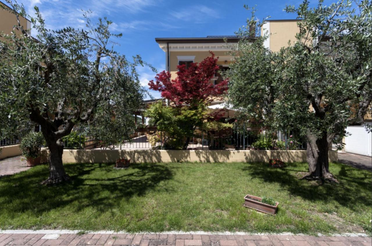 Relax In Collina Apartment Misano Adriatico Exterior foto
